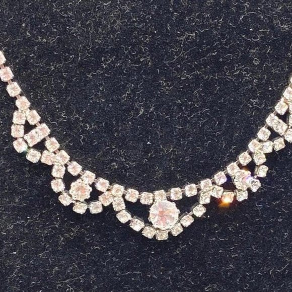 Vintage Rhinestone Necklace with shepherds hook clasp - Picture 4 of 10